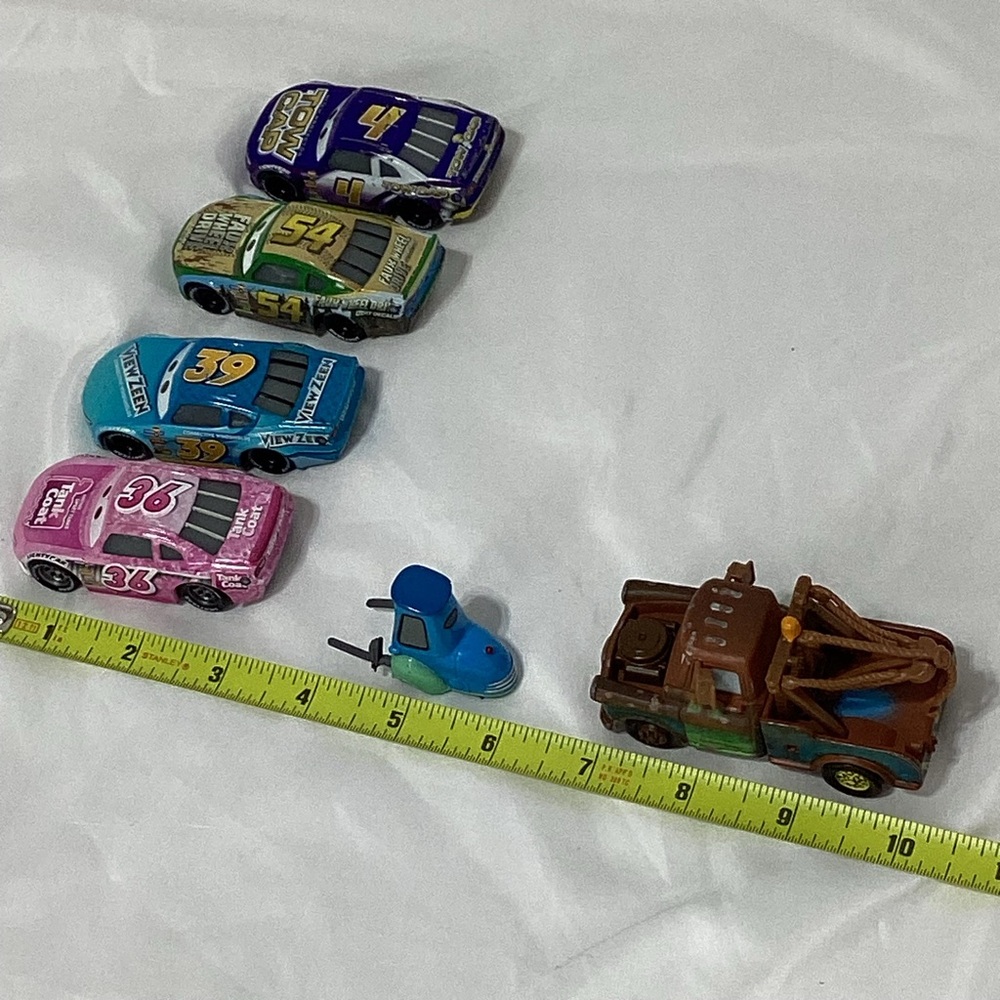 Disney Cars Movie Cars Lot of 7 Lightning McQueen Tank Coat Tow Cap Mater Lot CC - Picture 7 of 10